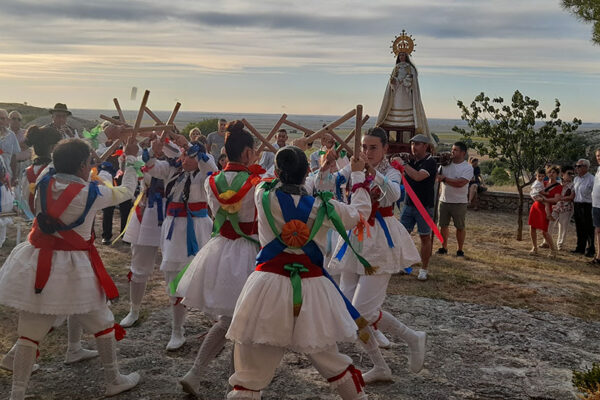 bajada de la Virgen de Guadalupe desde su Ermita hasta la Iglesia de San Fructuoso