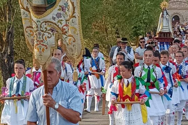 bajada de la Virgen de Guadalupe desde su Ermita hasta la Iglesia de San Fructuoso